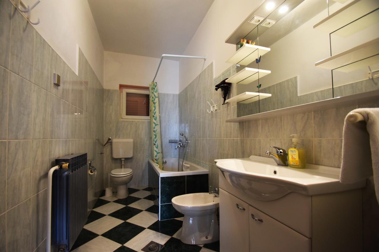 Apartments Mira Starigrad Paklenica Rom bilde