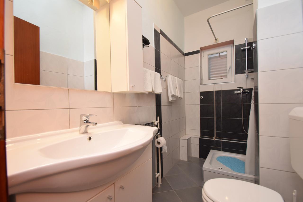 Apartments Mira Starigrad Paklenica Rom bilde
