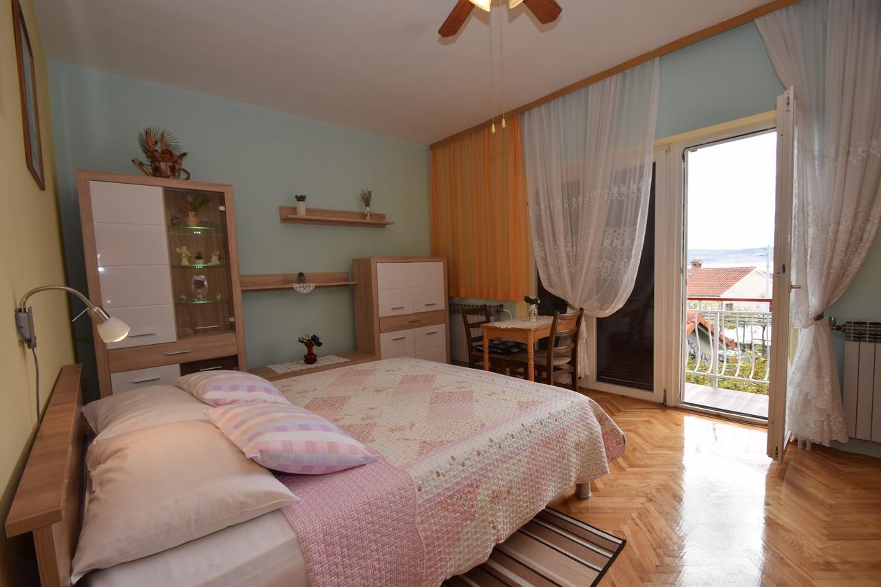 Apartments Mira Starigrad Paklenica Rom bilde