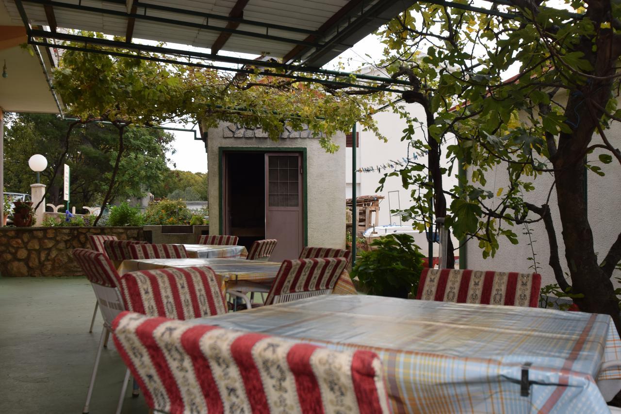 Apartments Mira Starigrad Paklenica Rom bilde