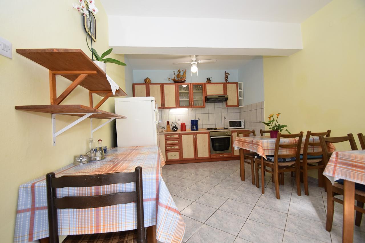 Apartments Mira Starigrad Paklenica Eksteriør bilde