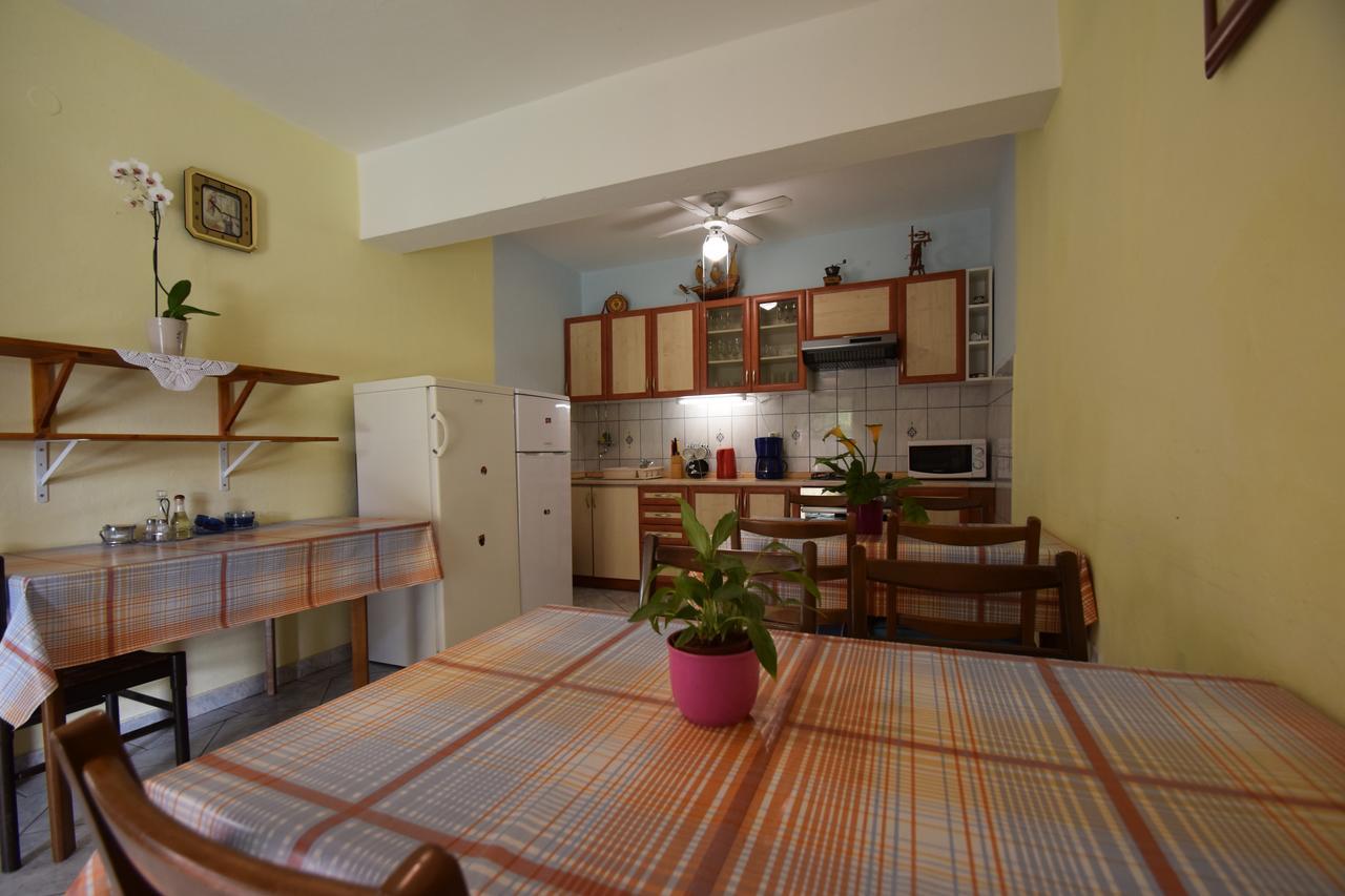 Apartments Mira Starigrad Paklenica Eksteriør bilde
