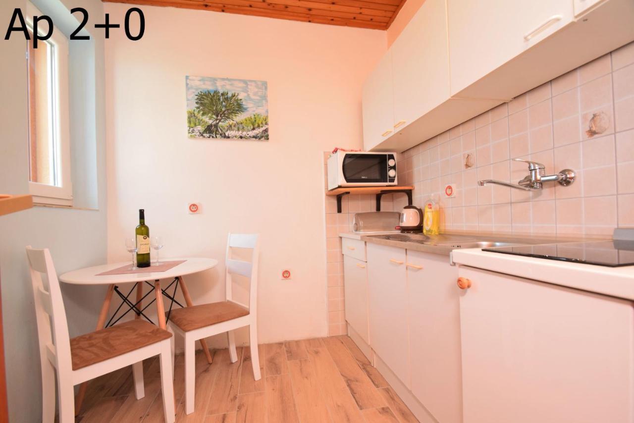 Apartments Mira Starigrad Paklenica Eksteriør bilde