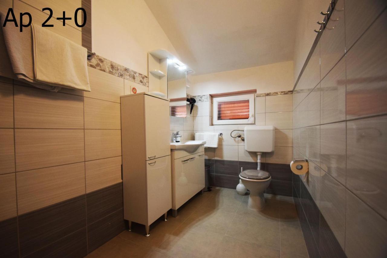 Apartments Mira Starigrad Paklenica Eksteriør bilde