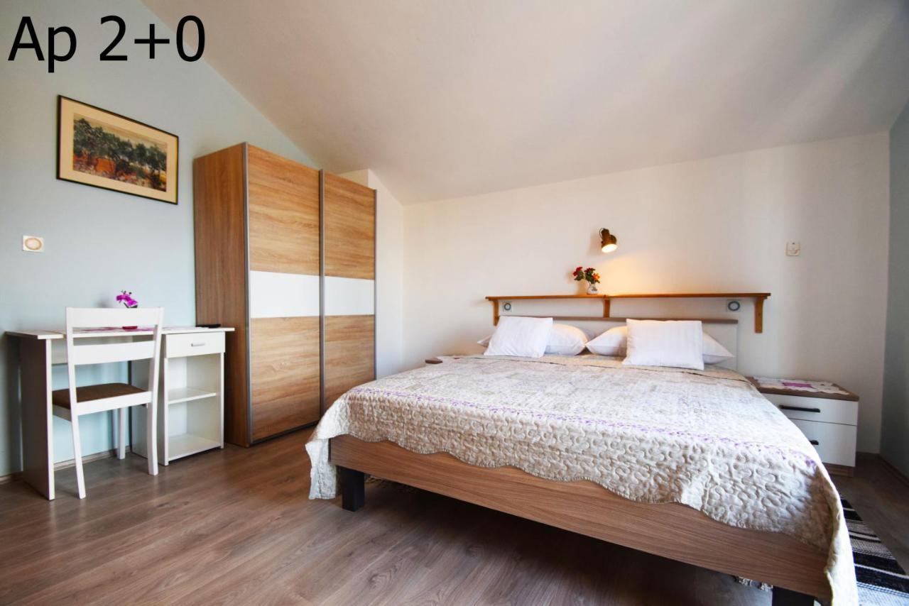 Apartments Mira Starigrad Paklenica Eksteriør bilde