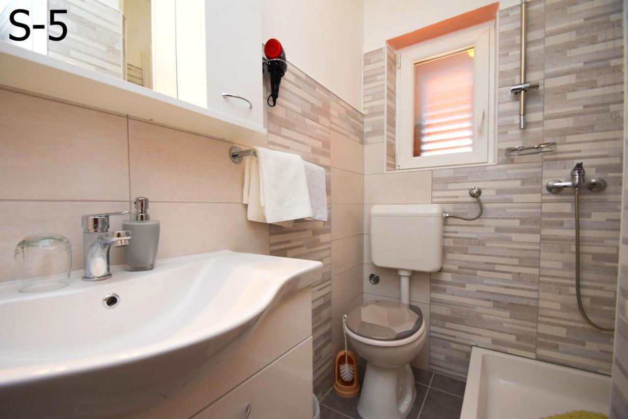 Apartments Mira Starigrad Paklenica Eksteriør bilde