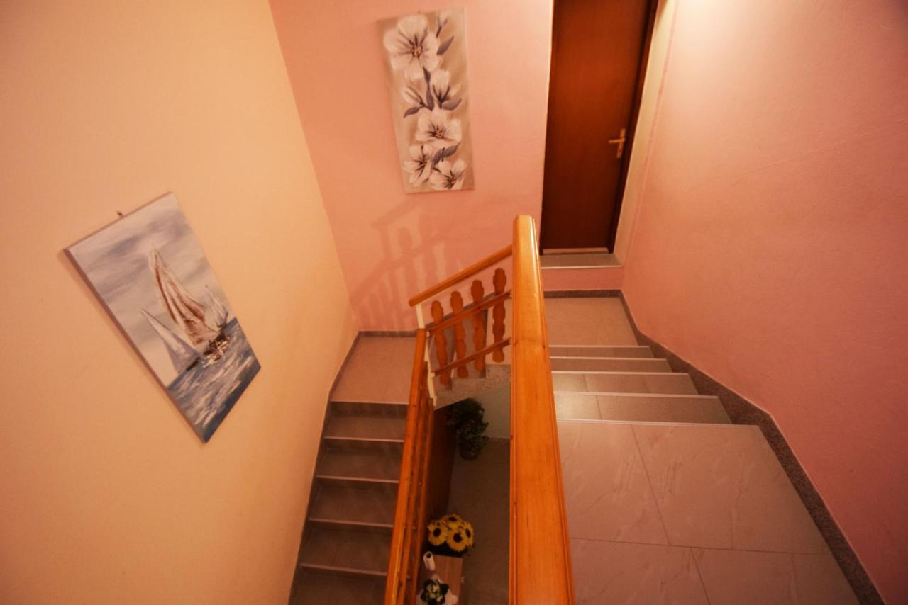 Apartments Mira Starigrad Paklenica Eksteriør bilde