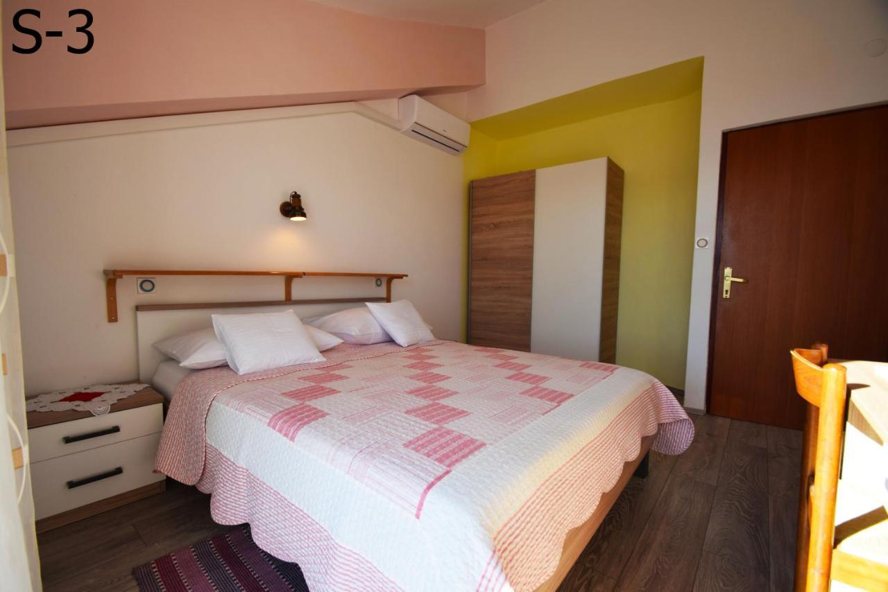 Apartments Mira Starigrad Paklenica Eksteriør bilde