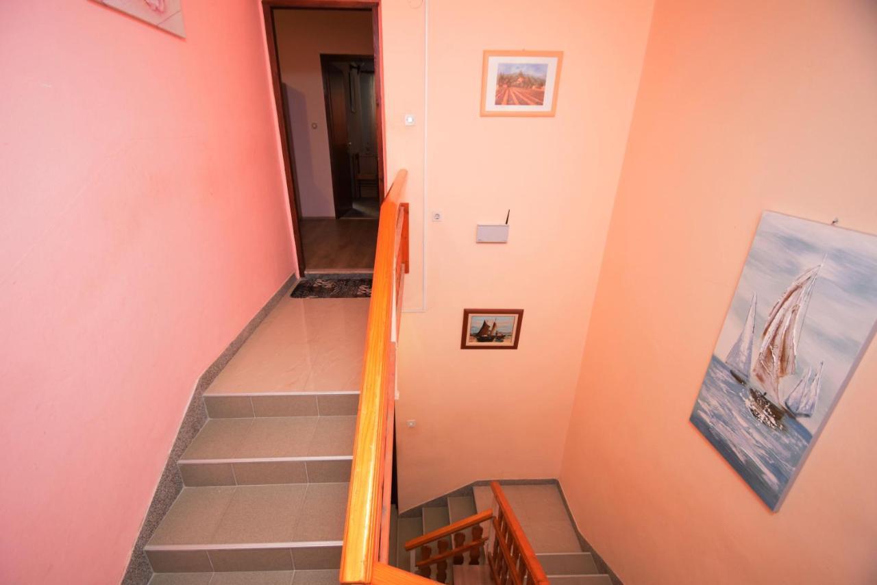 Apartments Mira Starigrad Paklenica Eksteriør bilde