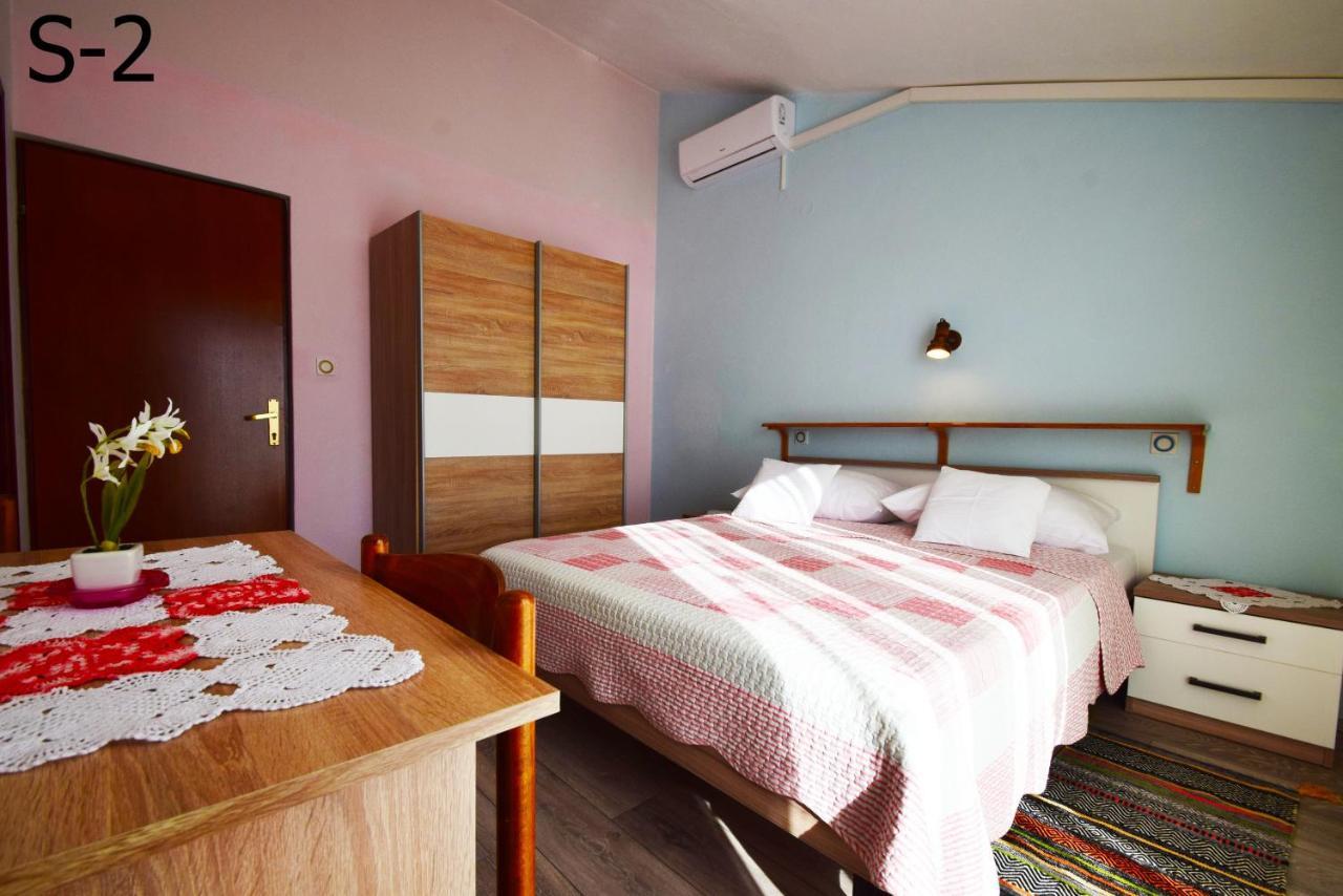 Apartments Mira Starigrad Paklenica Eksteriør bilde