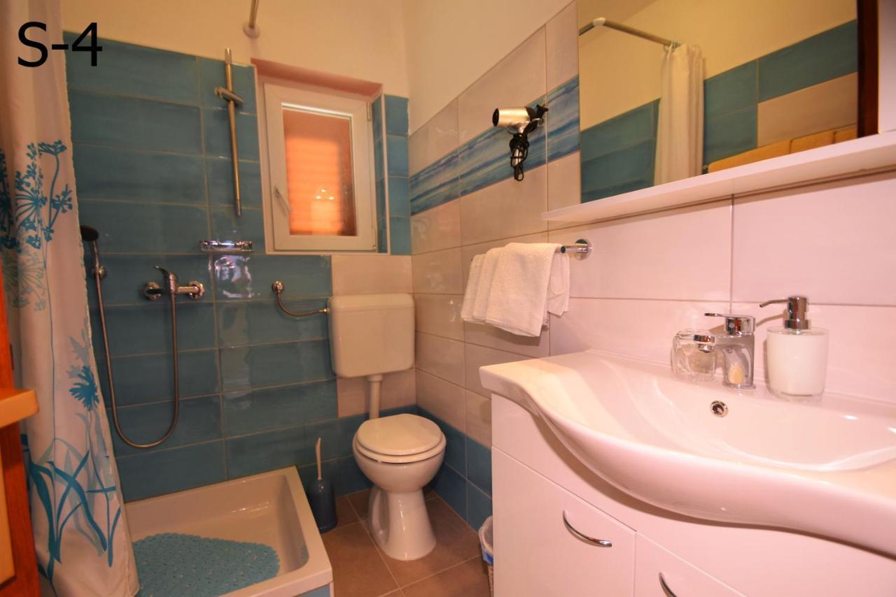 Apartments Mira Starigrad Paklenica Eksteriør bilde