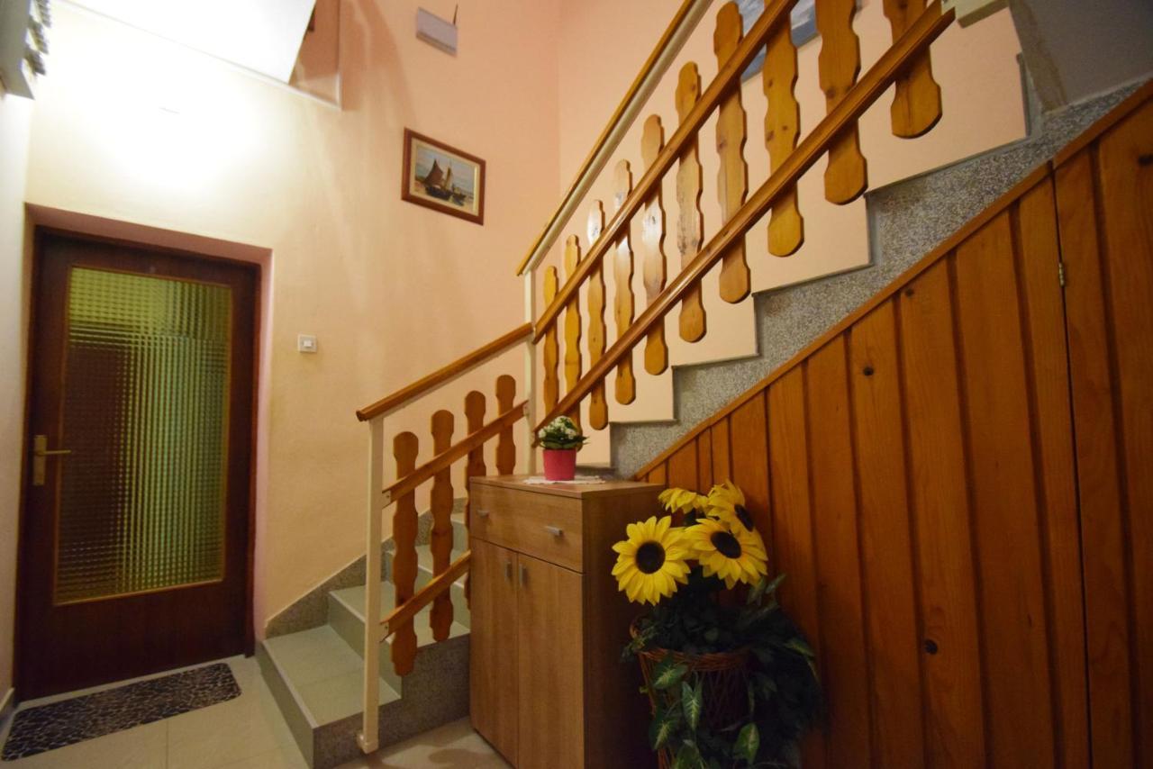 Apartments Mira Starigrad Paklenica Eksteriør bilde